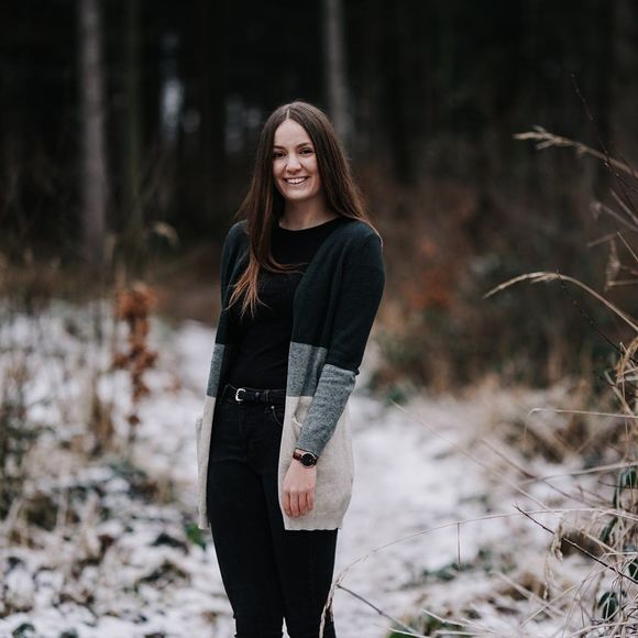 Meet your Posher, Karina - Picture 1 of 1